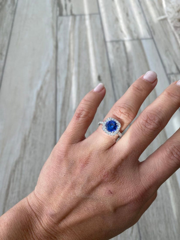 2 carat Tanzanite with Diamonds